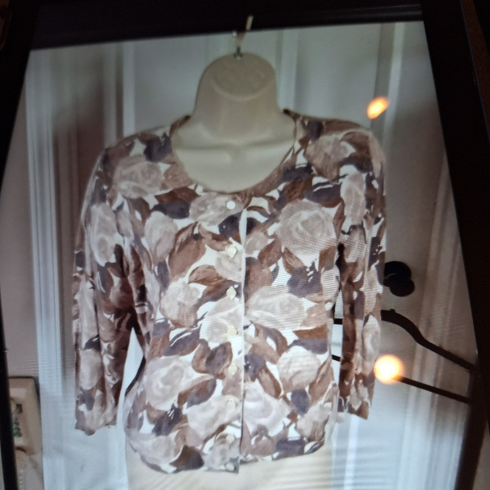Banana Republic Cream and Brown Knit Sweater